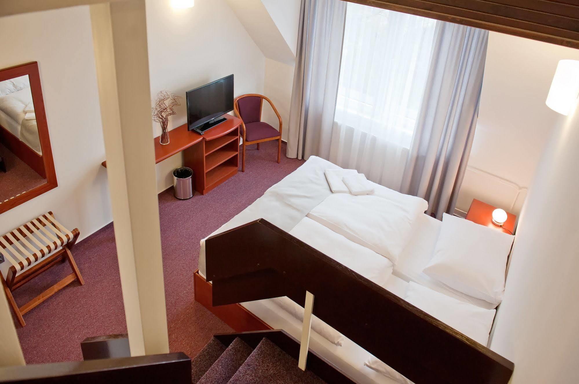Hotel Vir Exterior photo